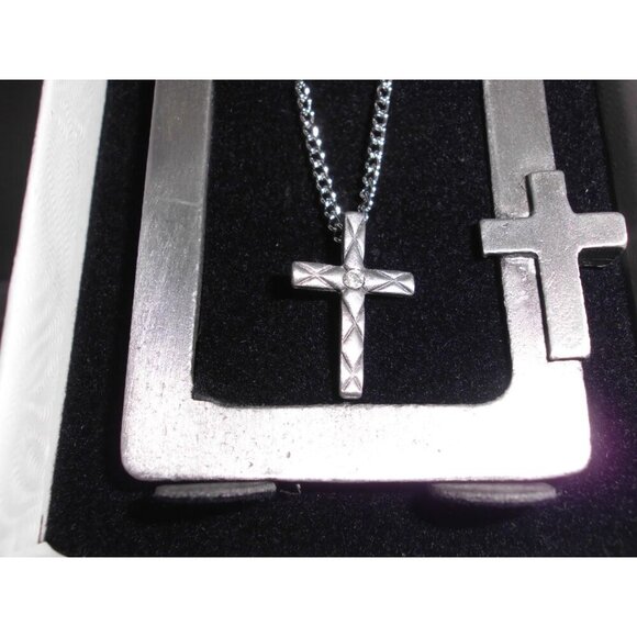 Silver Tone Crucifix Frame Etched Necklace and Stud Earrings New in Box Vintage - Picture 2 of 4